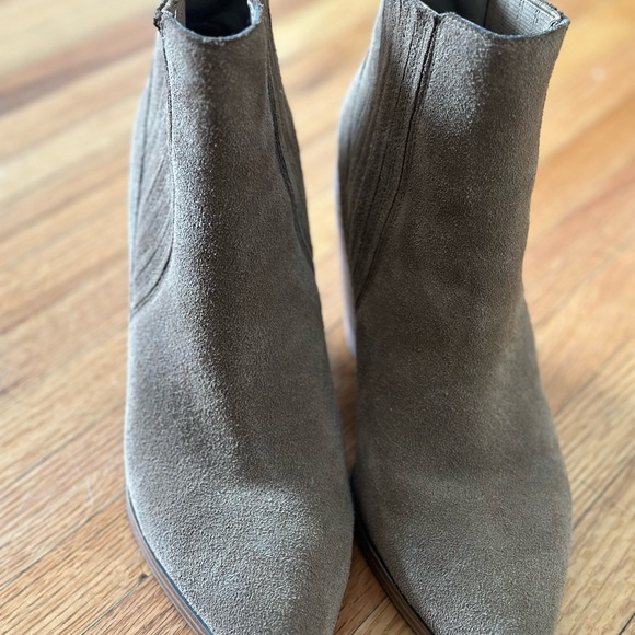 Marc Fisher Teona Pointy Toed Chelsea Booties - Picture 3 of 6